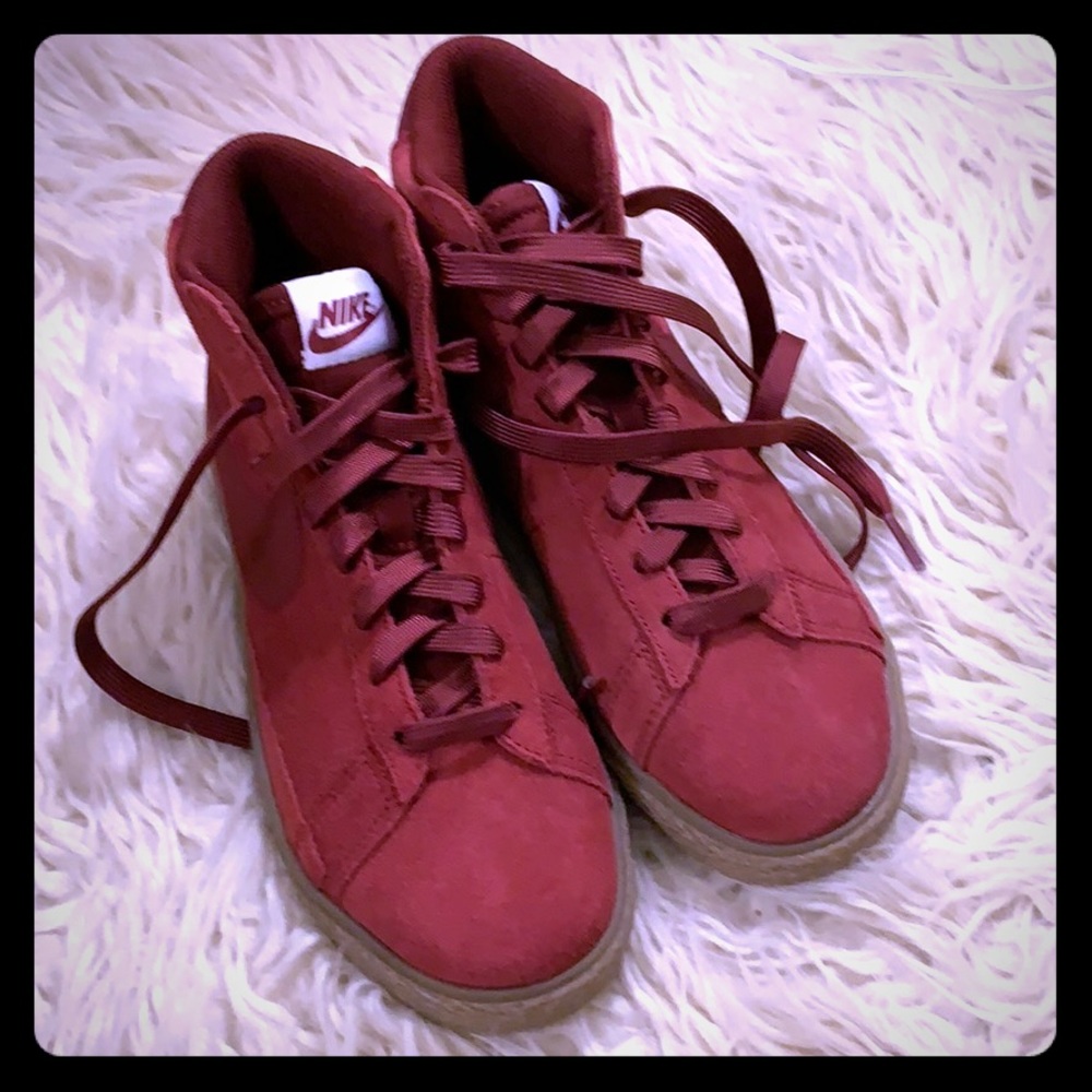 New, never worn Nike sneakers